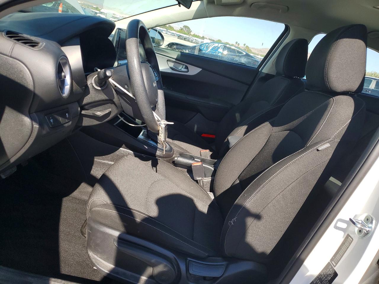 2023 KIA FORTE LXS photo 13