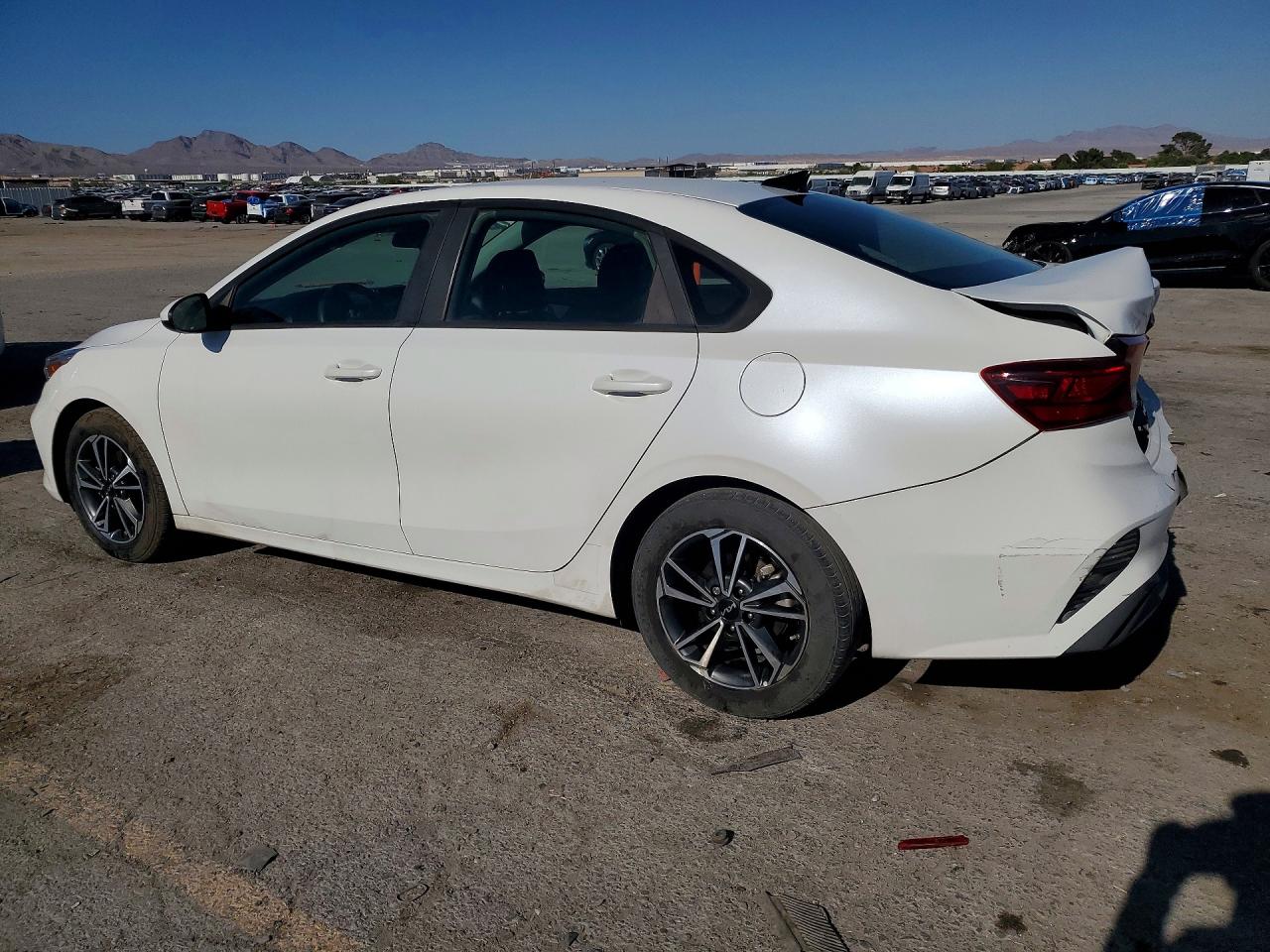2023 KIA FORTE LXS photo 3