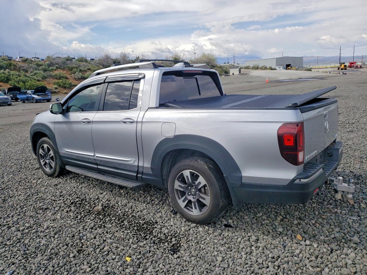 2019 HONDA RIDGELINE RTL photo 2