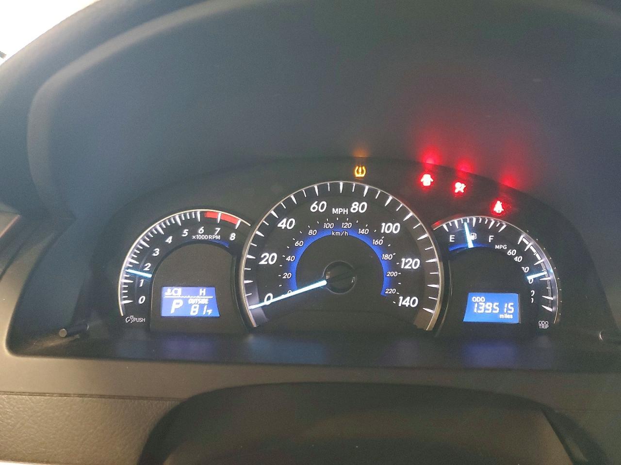 2012 TOYOTA CAMRY XLE photo 17