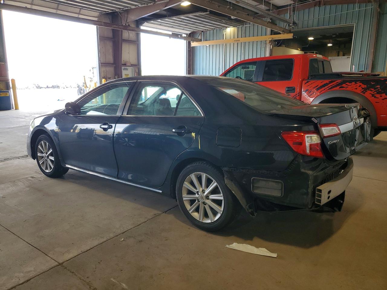 2012 TOYOTA CAMRY XLE photo 3