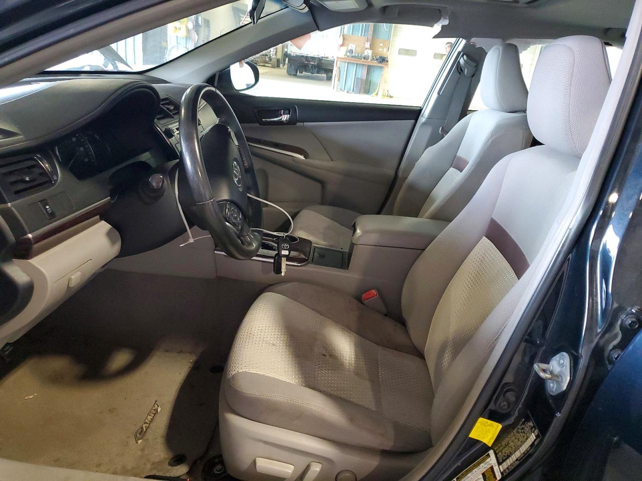 2012 TOYOTA CAMRY XLE photo 13