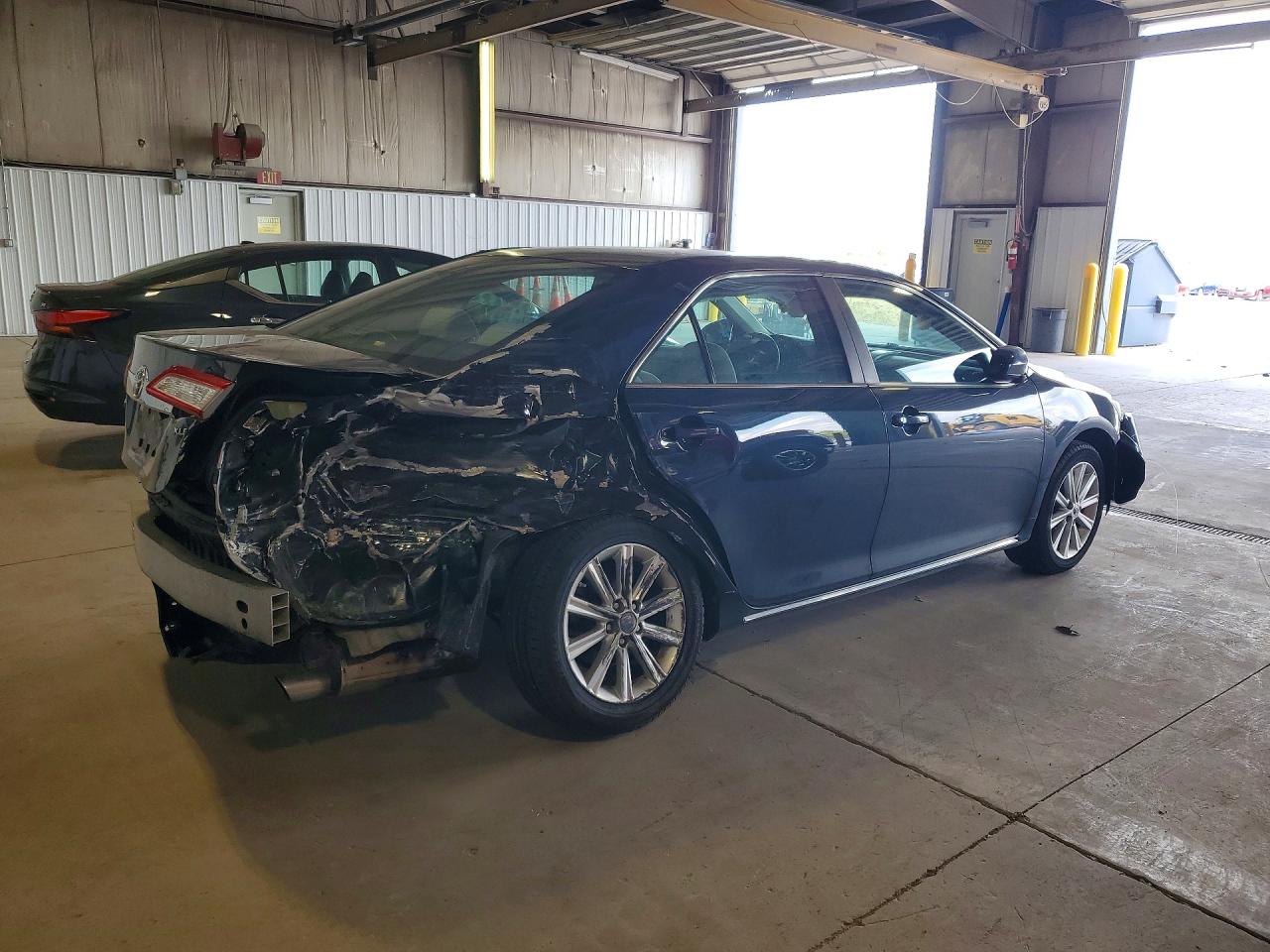 2012 TOYOTA CAMRY XLE photo 5