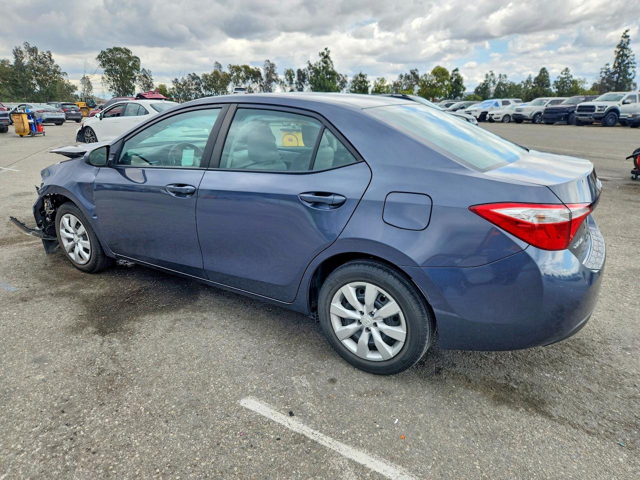 2015 TOYOTA COROLLA LE photo 3