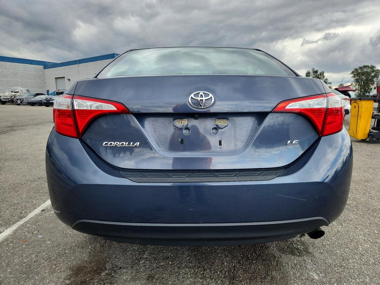 2015 TOYOTA COROLLA LE photo 11