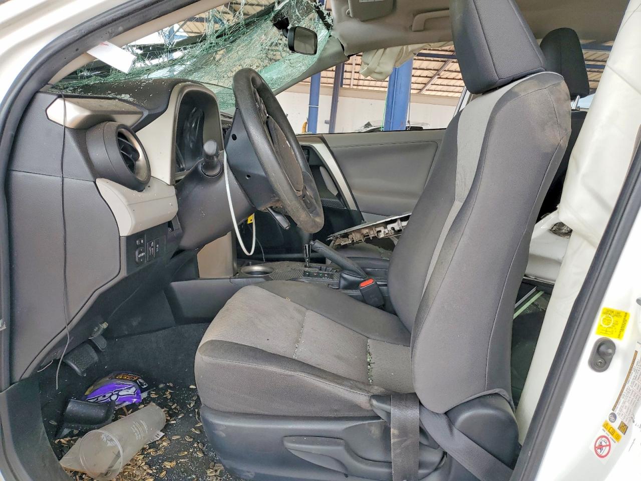 2013 TOYOTA RAV4 LE photo 13