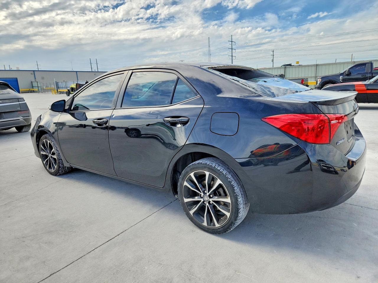 2019 TOYOTA COROLLA SE photo 4