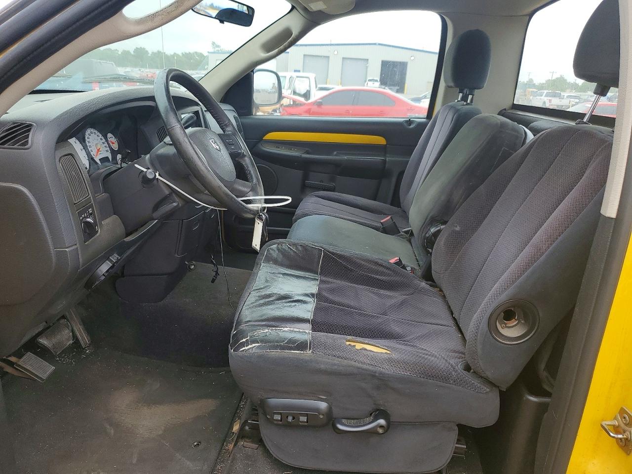2004 DODGE RAM 1500 ST photo 13