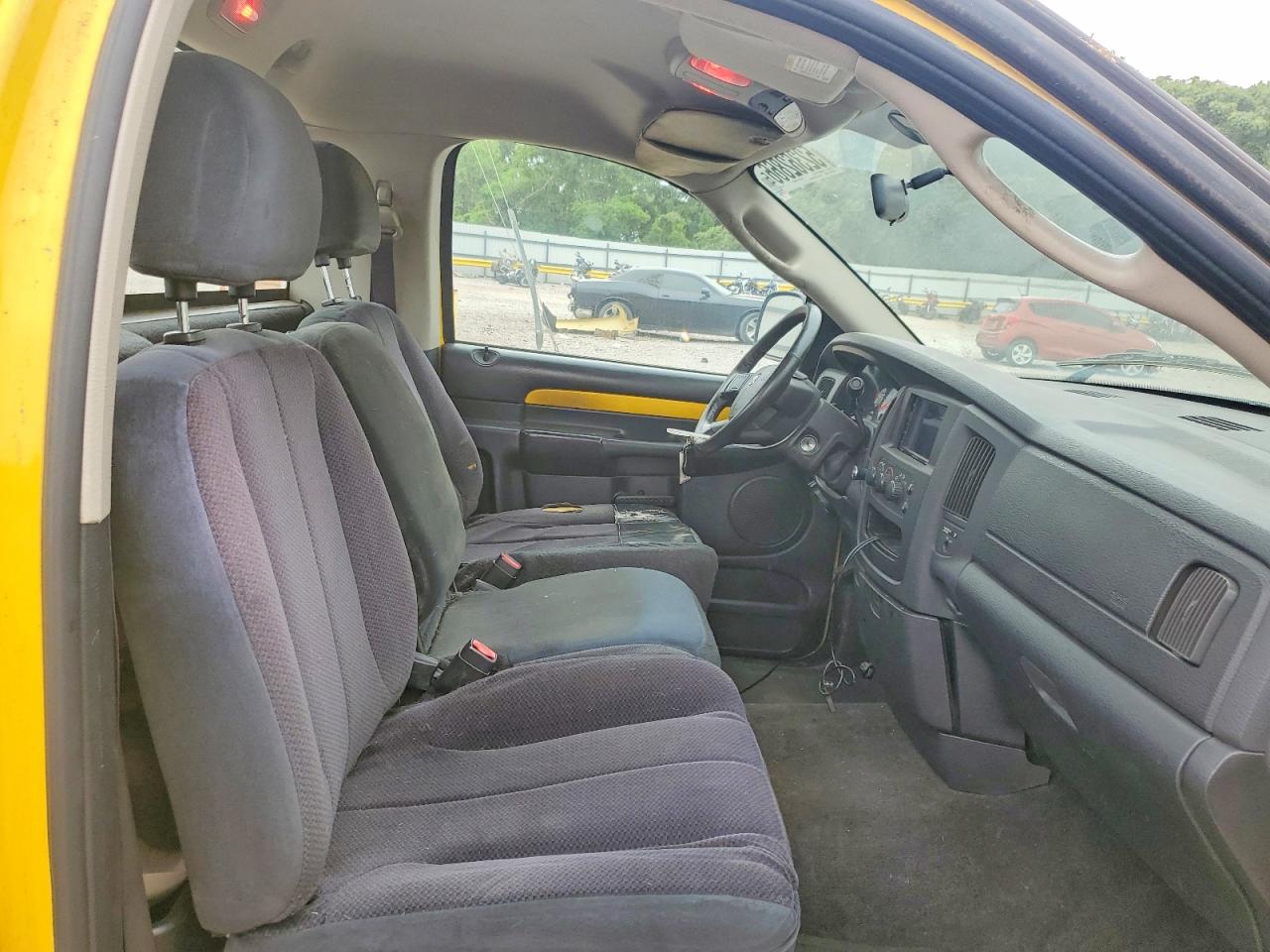 2004 DODGE RAM 1500 ST photo 19