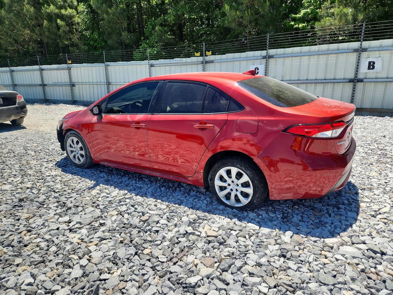 2021 TOYOTA COROLLA LE photo 3