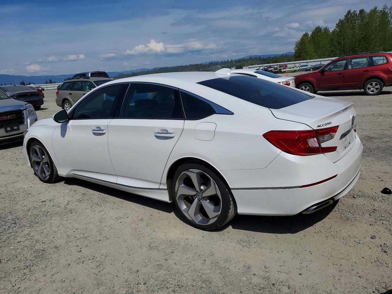 2018 HONDA ACCORD TOURING photo 3