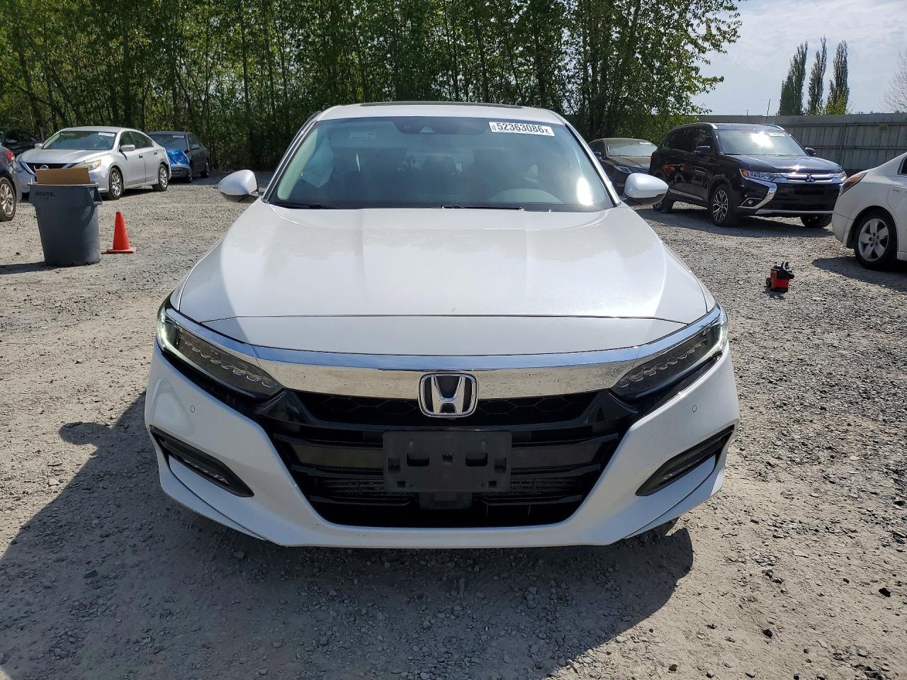 2018 HONDA ACCORD TOURING photo 9