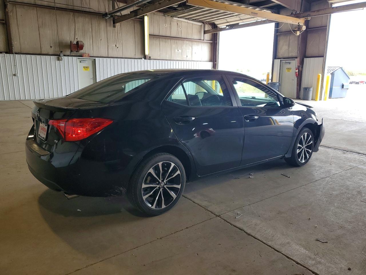 2017 TOYOTA COROLLA SE photo 5