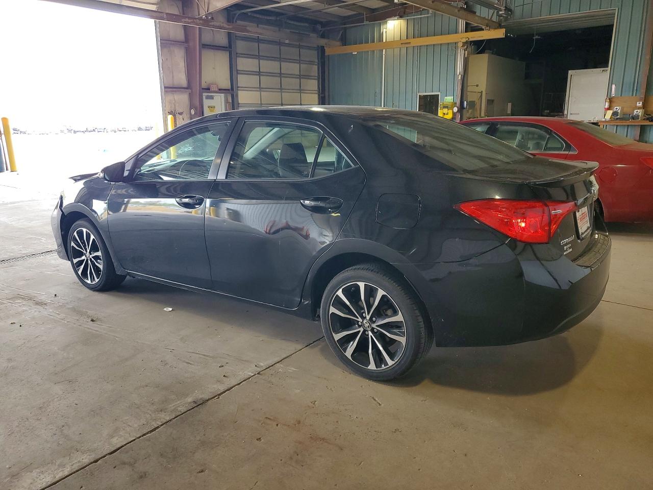 2017 TOYOTA COROLLA SE photo 3