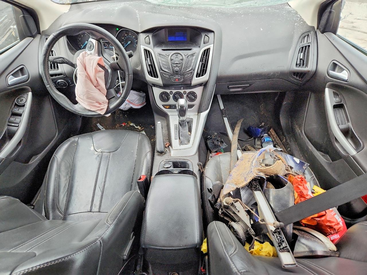 2014 FORD FOCUS SE photo 15
