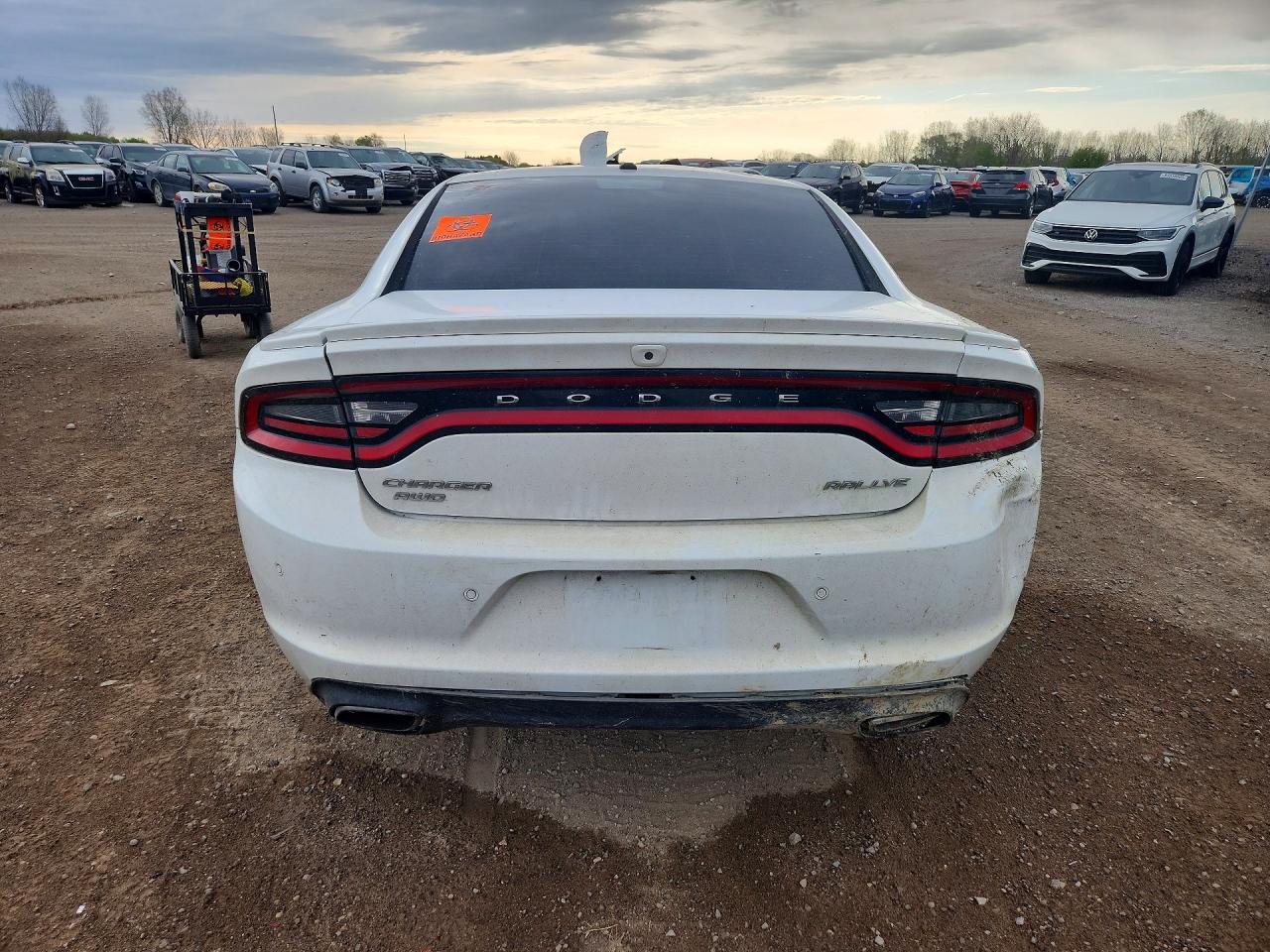 2017 DODGE CHARGER SXT photo 6