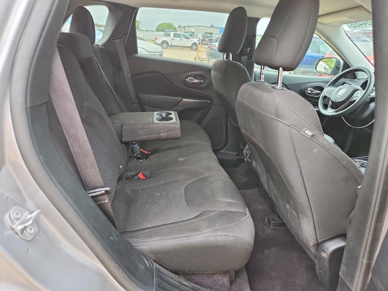 2019 JEEP CHEROKEE LATITUDE photo 10