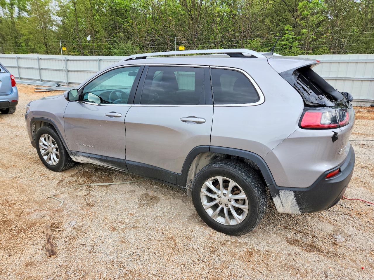 2019 JEEP CHEROKEE LATITUDE photo 2
