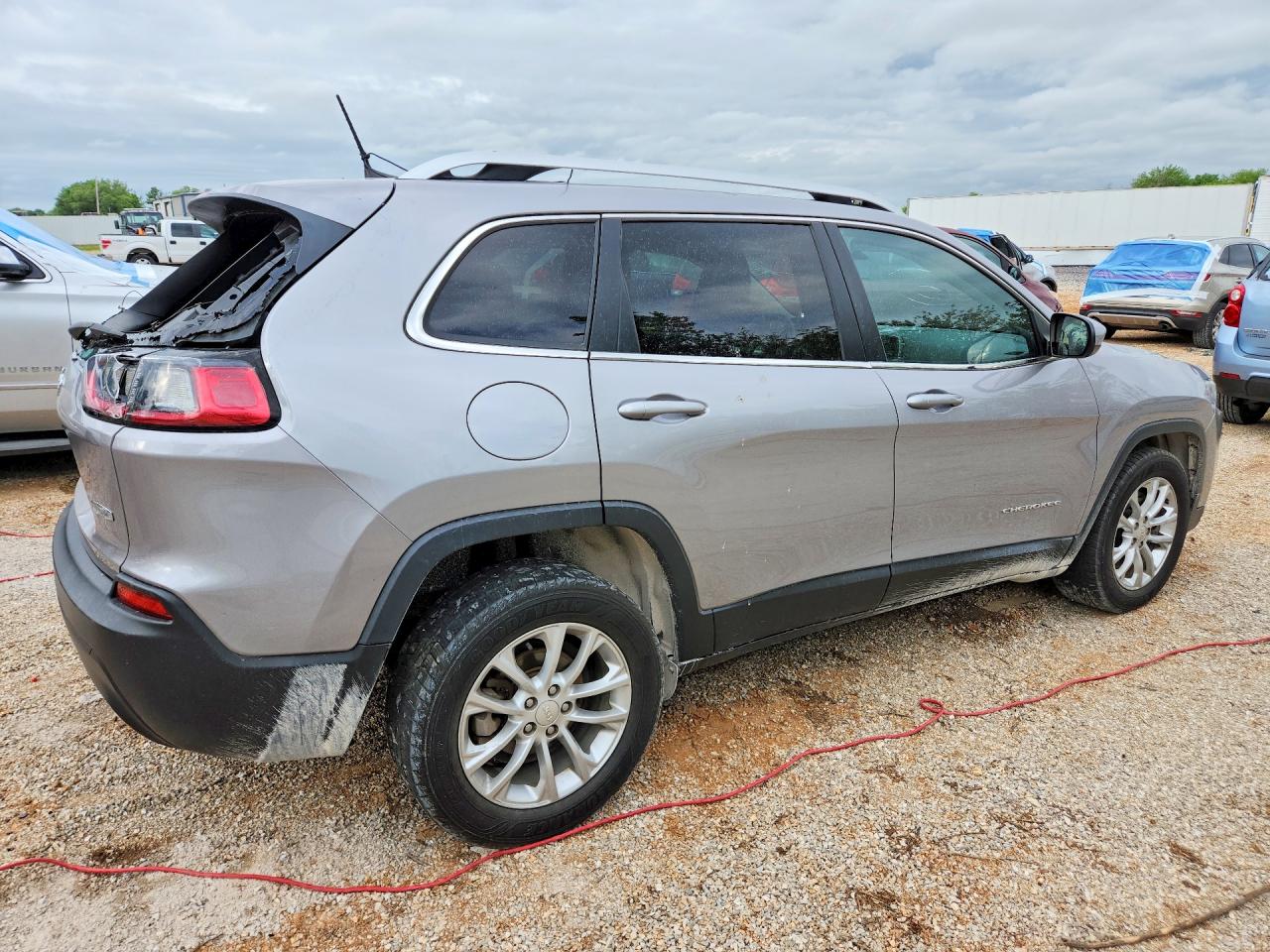 2019 JEEP CHEROKEE LATITUDE photo 3