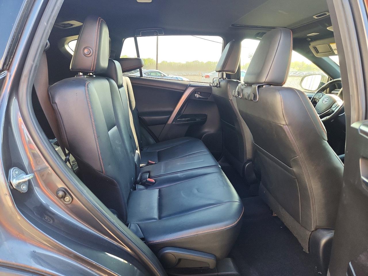 2016 TOYOTA RAV4 SE photo 11