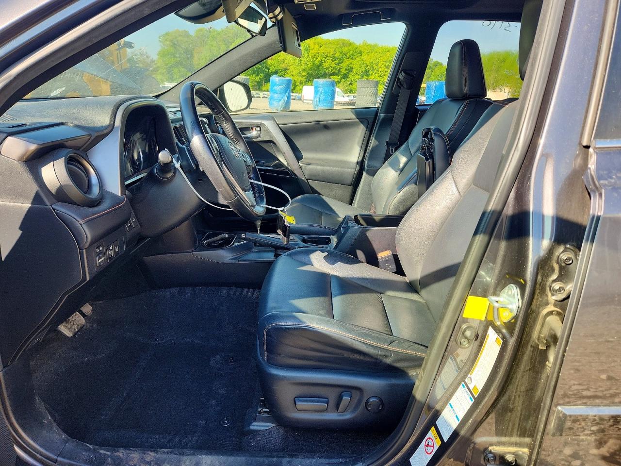 2016 TOYOTA RAV4 SE photo 7