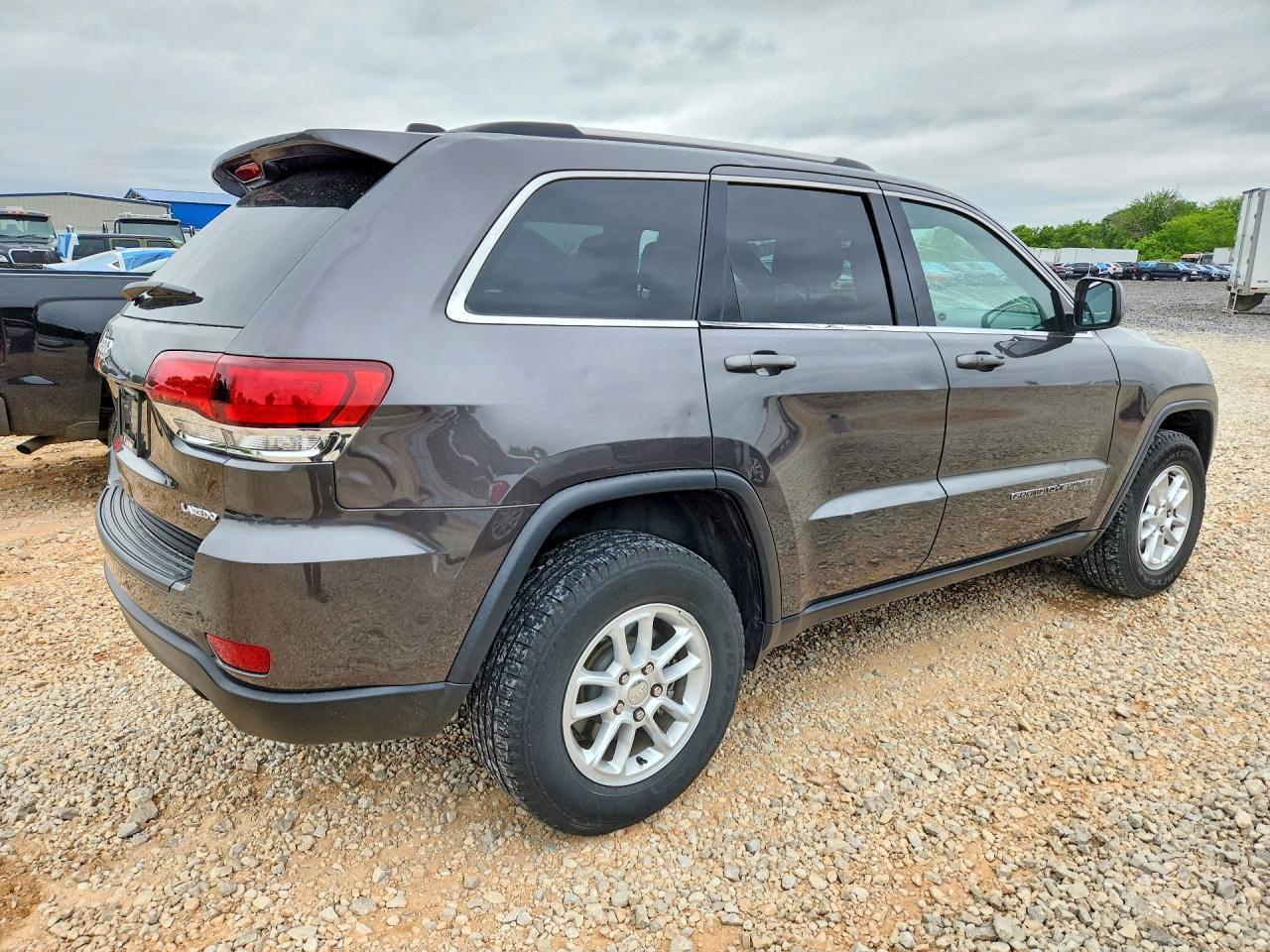 2020 JEEP GRAND CHEROKEE LAREDO photo 3
