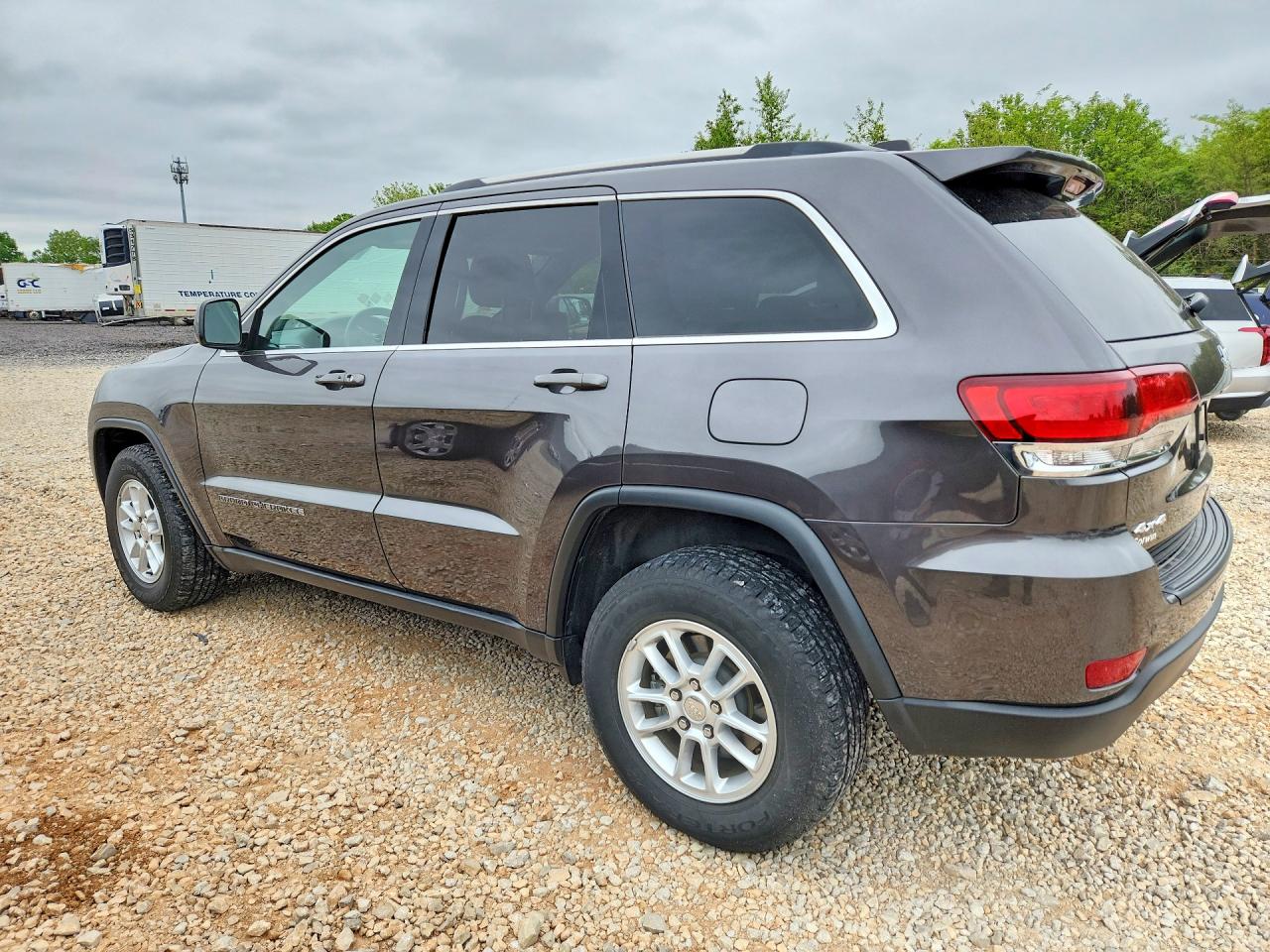 2020 JEEP GRAND CHEROKEE LAREDO photo 2