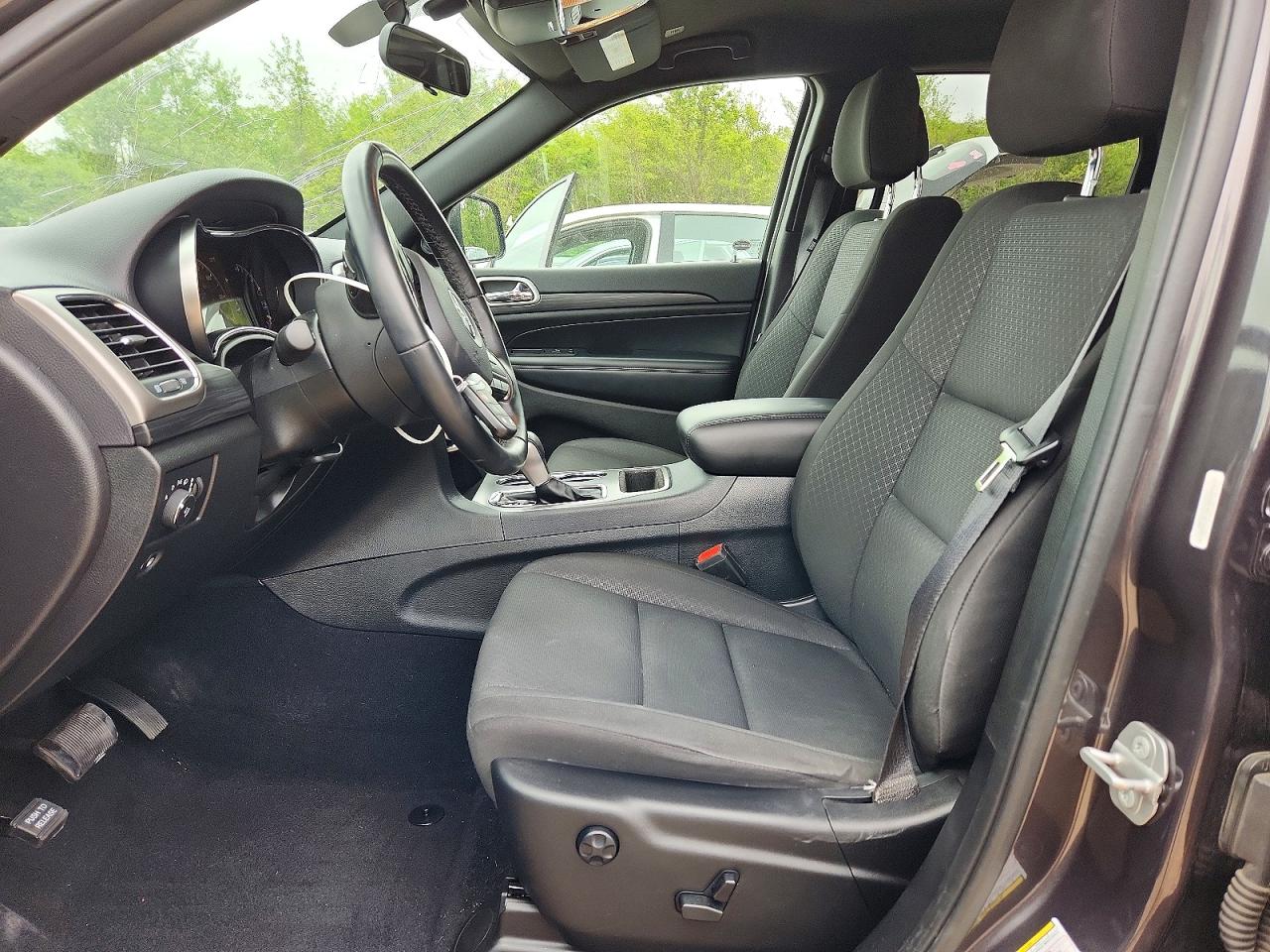 2020 JEEP GRAND CHEROKEE LAREDO photo 7