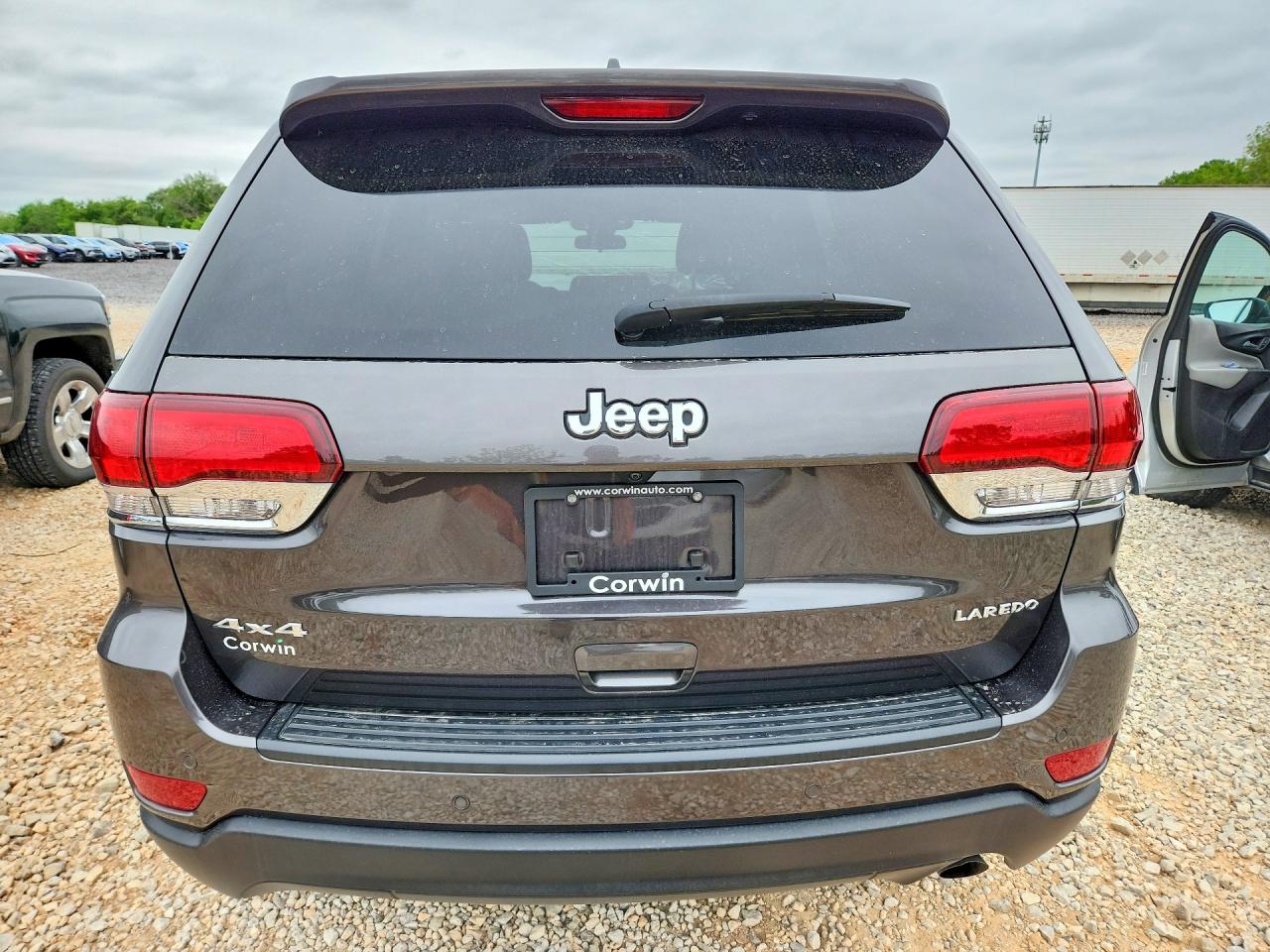 2020 JEEP GRAND CHEROKEE LAREDO photo 6