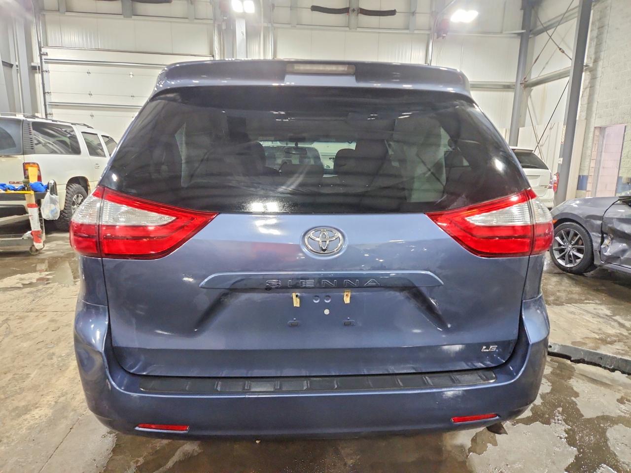 2016 TOYOTA SIENNA LE photo 11