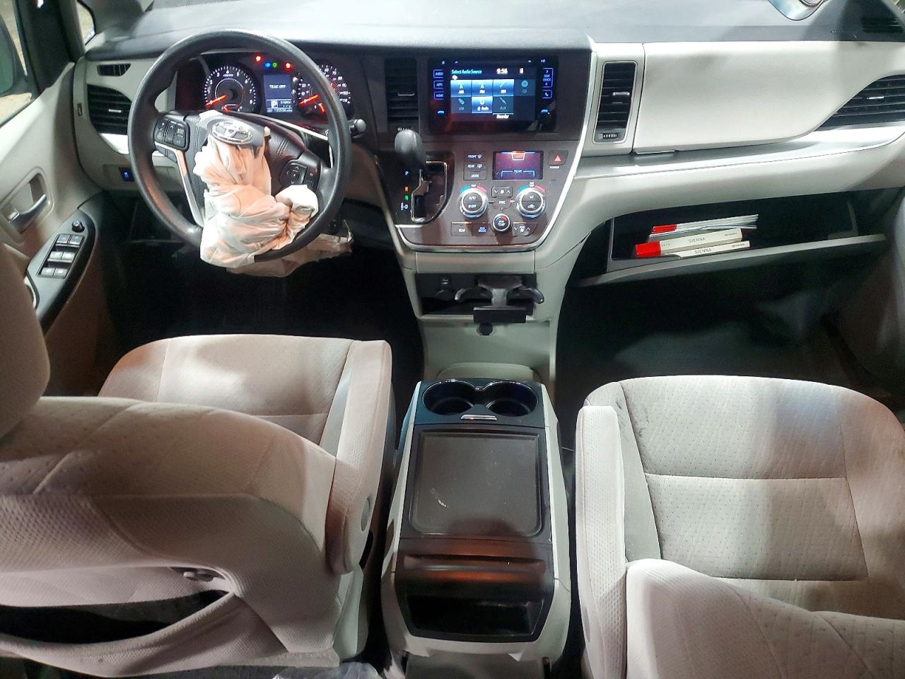 2016 TOYOTA SIENNA LE photo 15