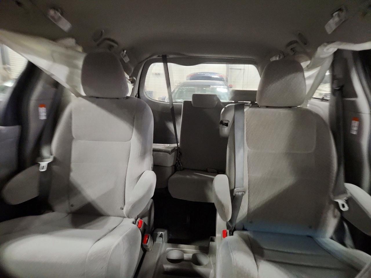 2016 TOYOTA SIENNA LE photo 19