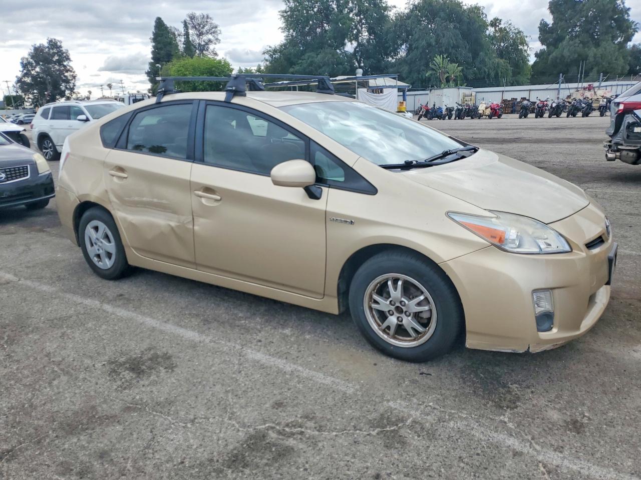 2011 TOYOTA PRIUS TWO photo 10