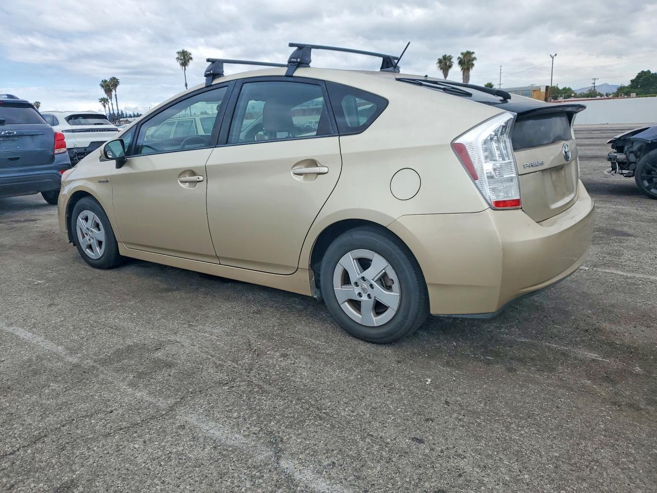 2011 TOYOTA PRIUS TWO photo 4