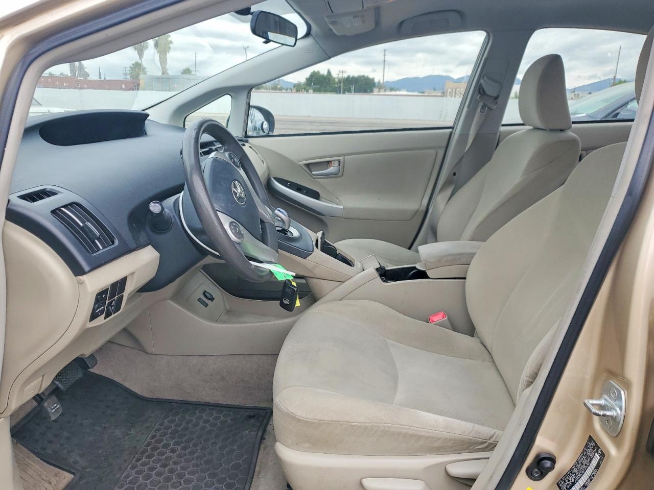 2011 TOYOTA PRIUS TWO photo 19