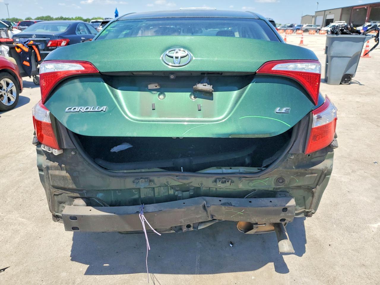 2015 TOYOTA COROLLA LE photo 11