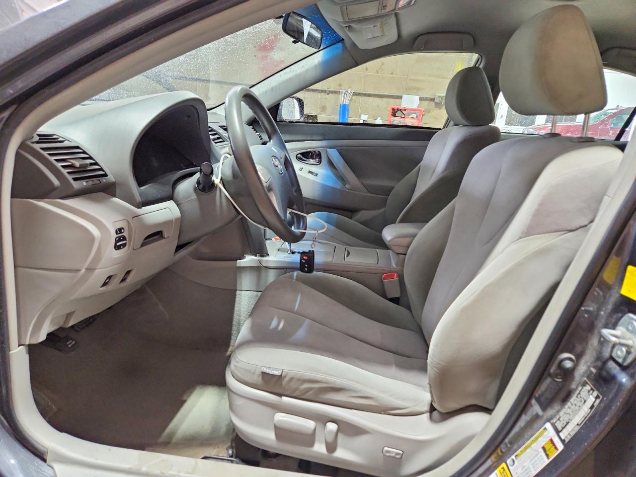 2011 TOYOTA CAMRY HYBRID photo 13