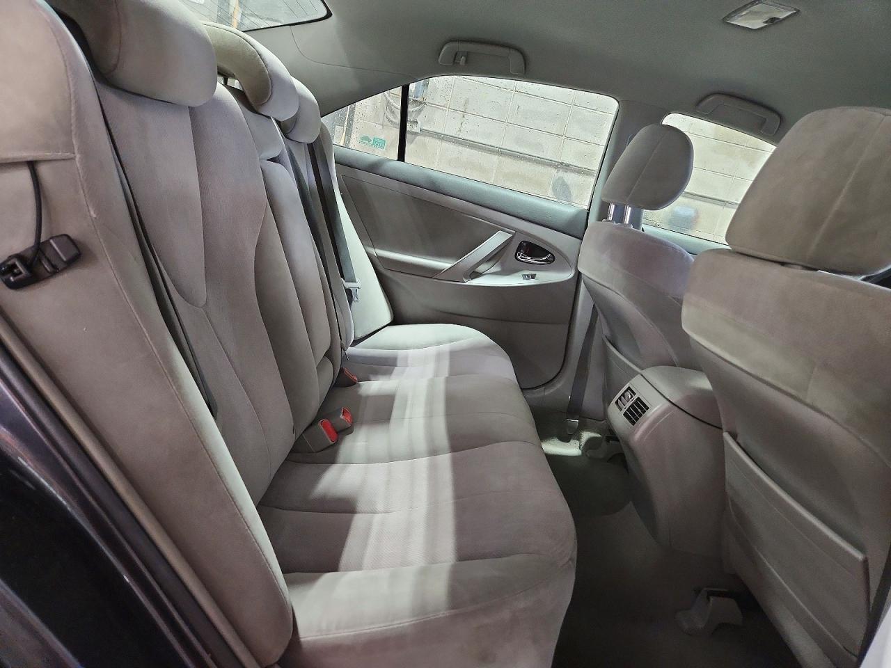 2011 TOYOTA CAMRY HYBRID photo 19