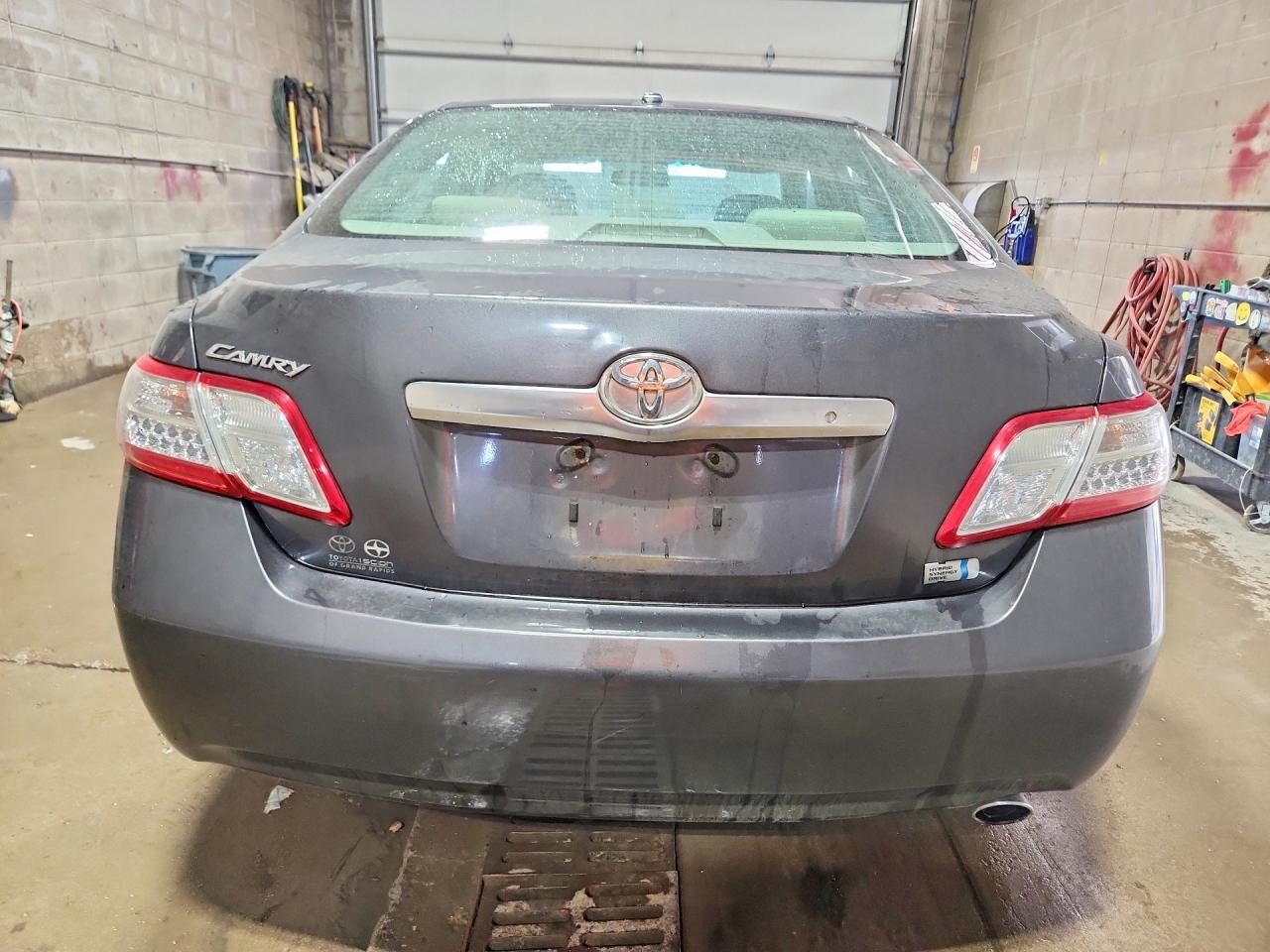 2011 TOYOTA CAMRY HYBRID photo 11