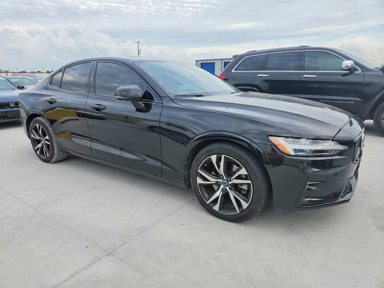 2024 VOLVO S60 PLUS photo 7