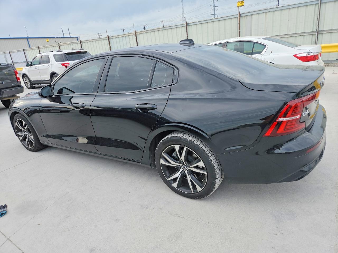 2024 VOLVO S60 PLUS photo 3