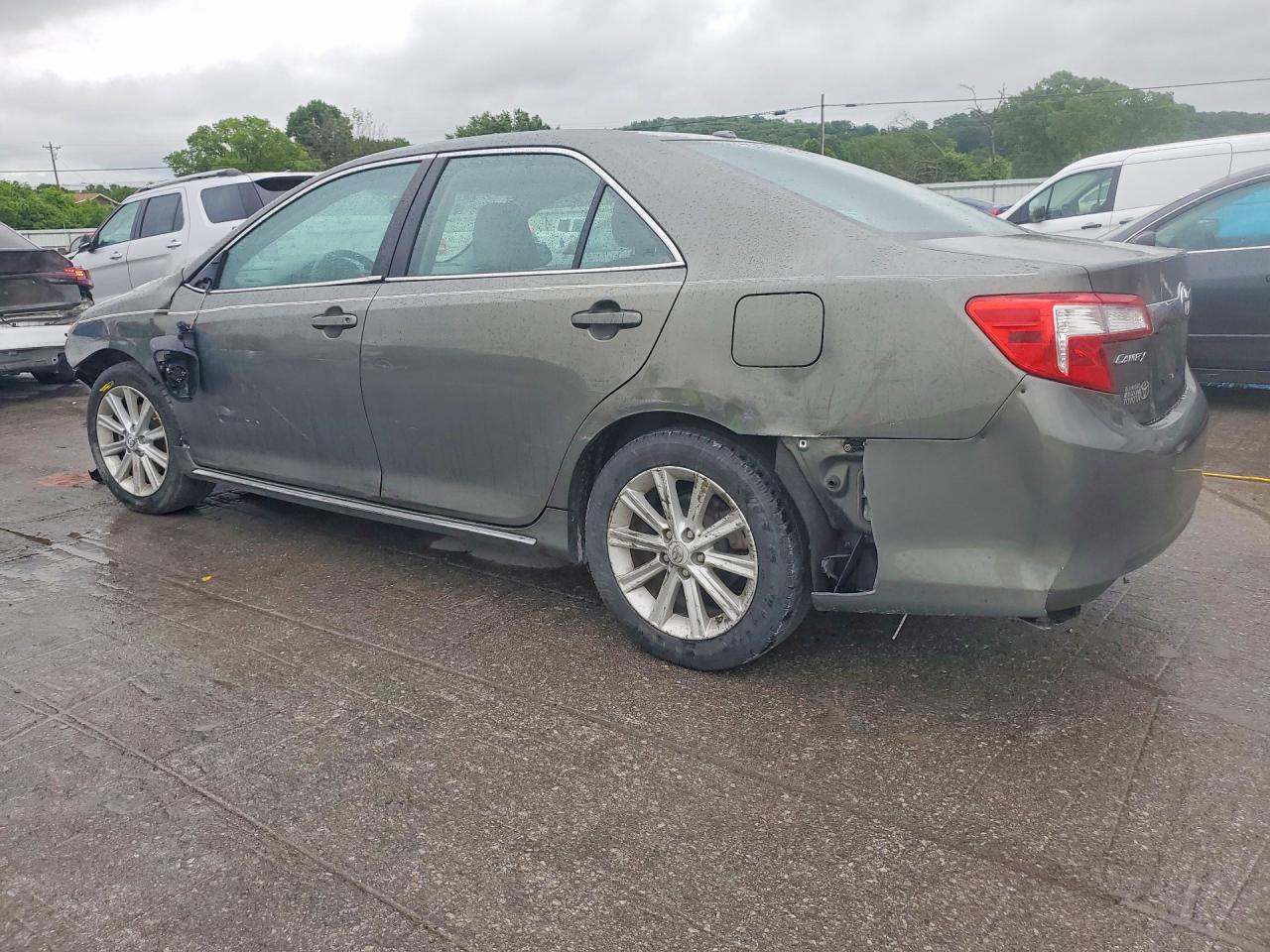 2013 TOYOTA CAMRY XLE photo 4