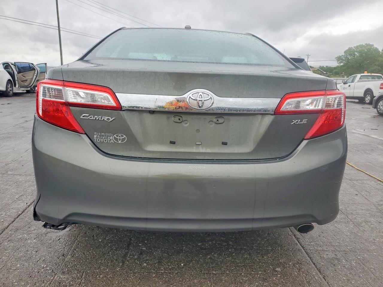 2013 TOYOTA CAMRY XLE photo 16