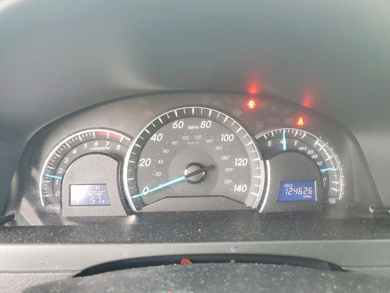 2013 TOYOTA CAMRY XLE photo 25