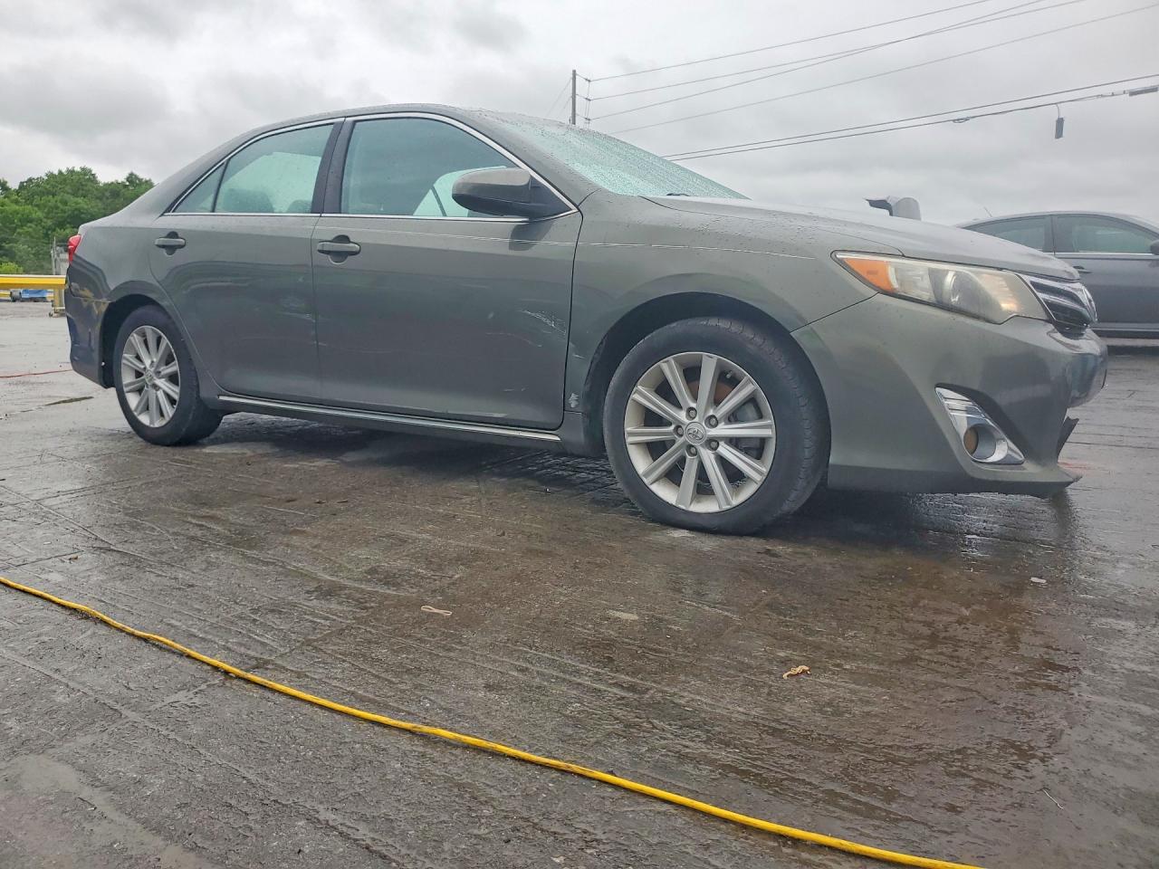 2013 TOYOTA CAMRY XLE photo 10