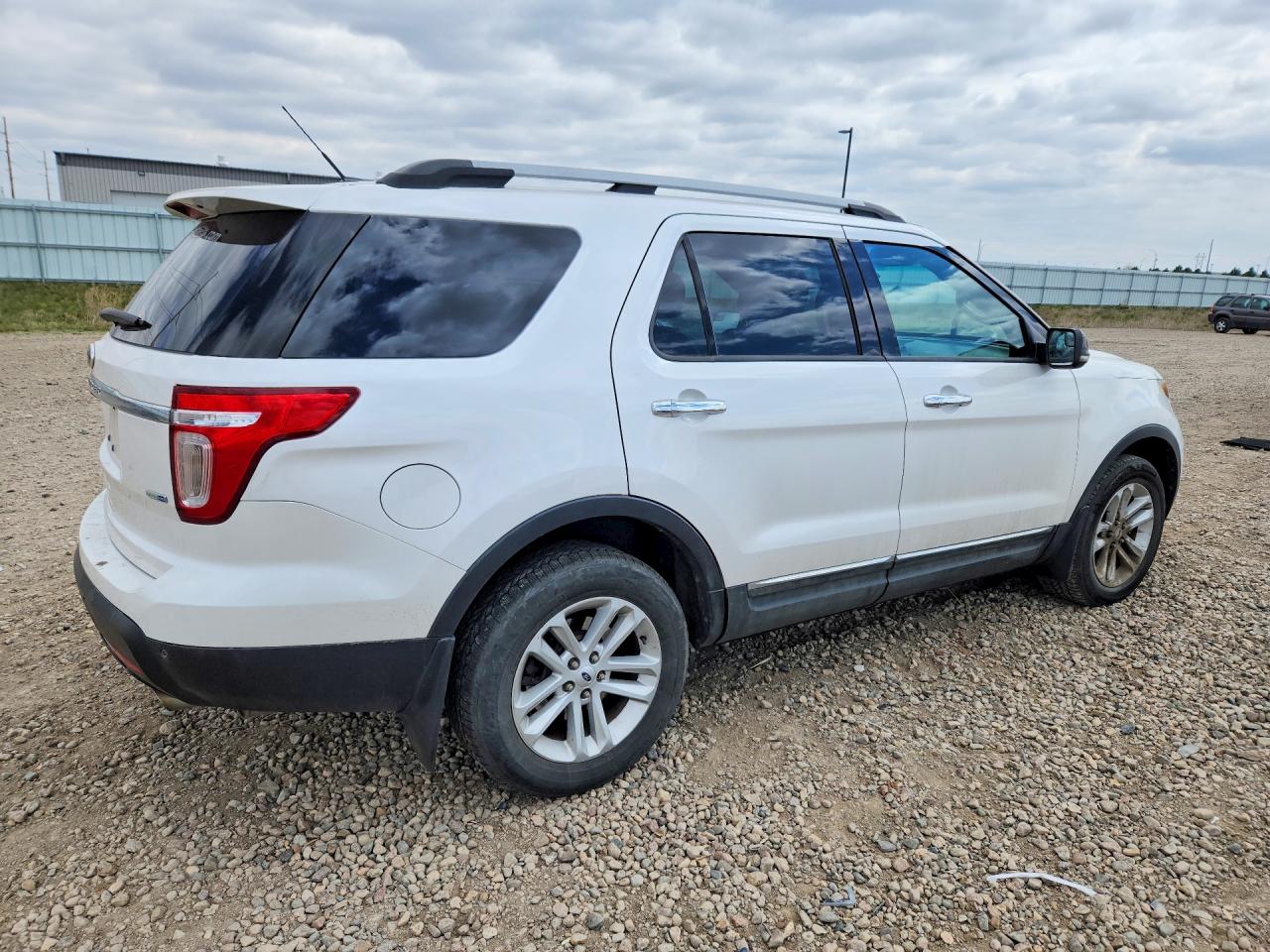 2013 FORD EXPLORER XLT photo 3