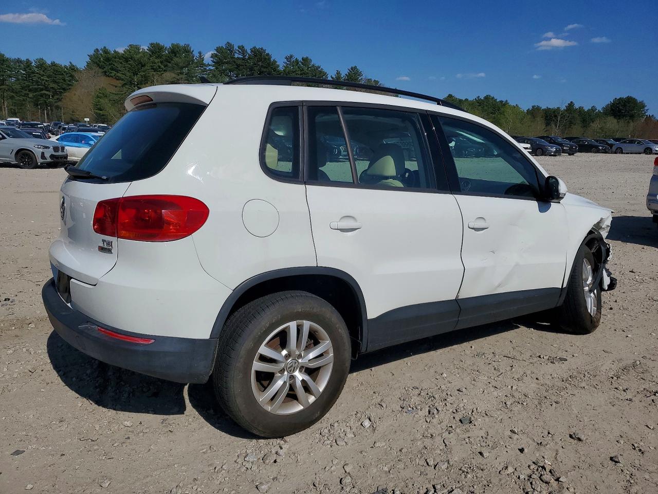 2017 VOLKSWAGEN TIGUAN S photo 7