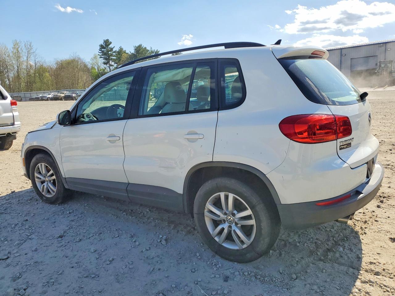 2017 VOLKSWAGEN TIGUAN S photo 4