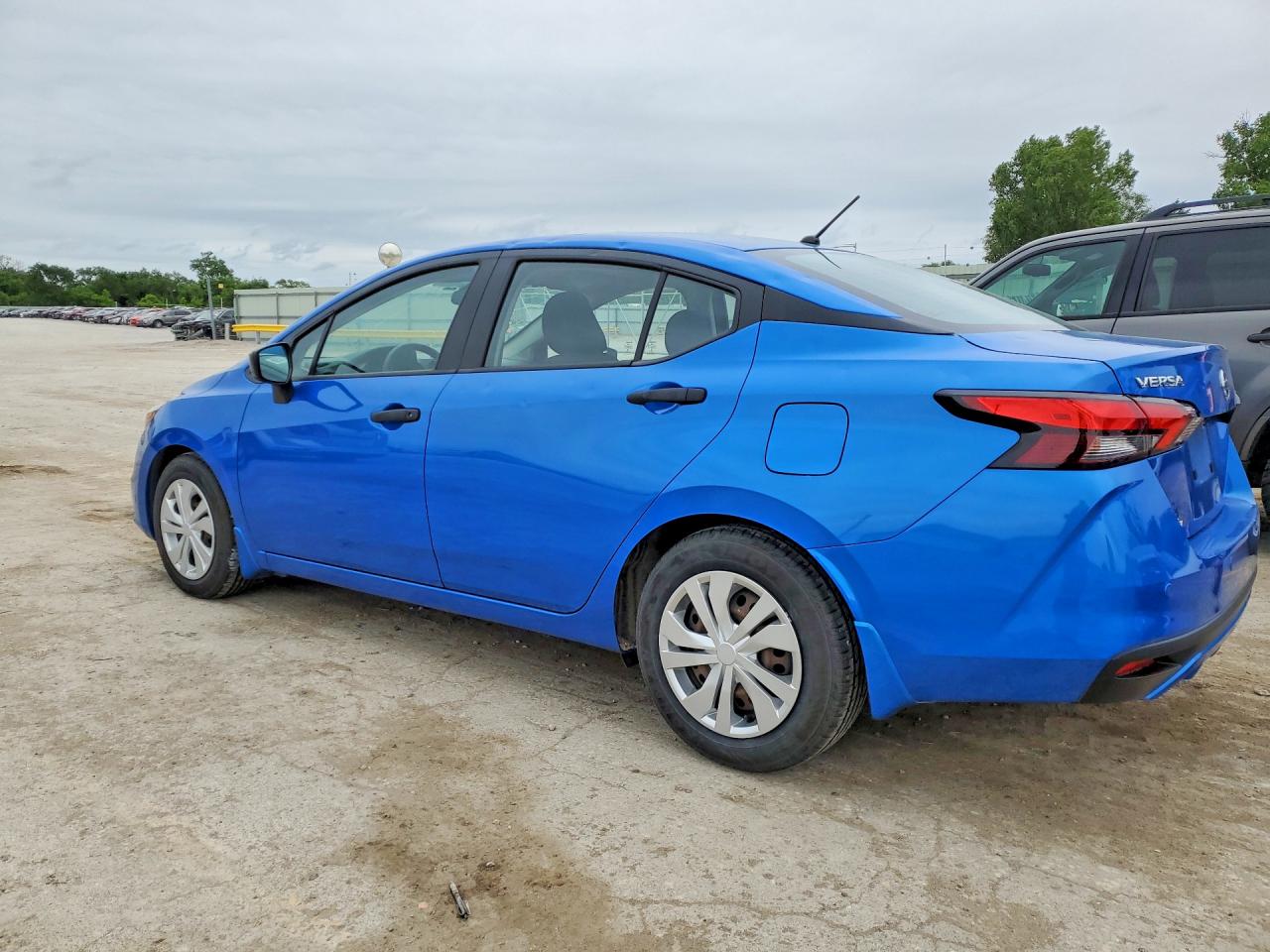 2020 NISSAN VERSA S photo 3