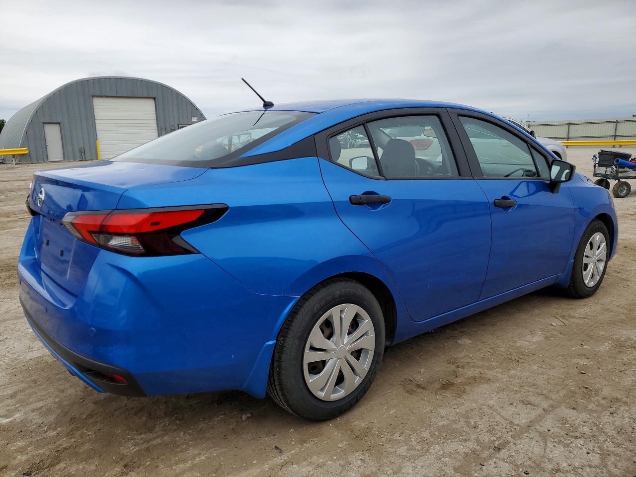 2020 NISSAN VERSA S photo 5